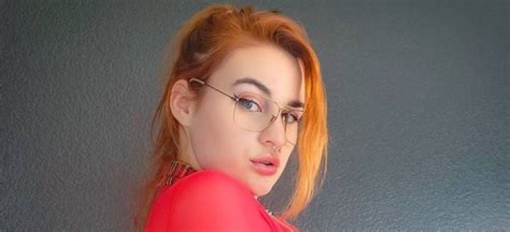 Abigaiil Morris (Instagram明星) - 年龄，生日，生物，事实，家庭，净资产，身高等
