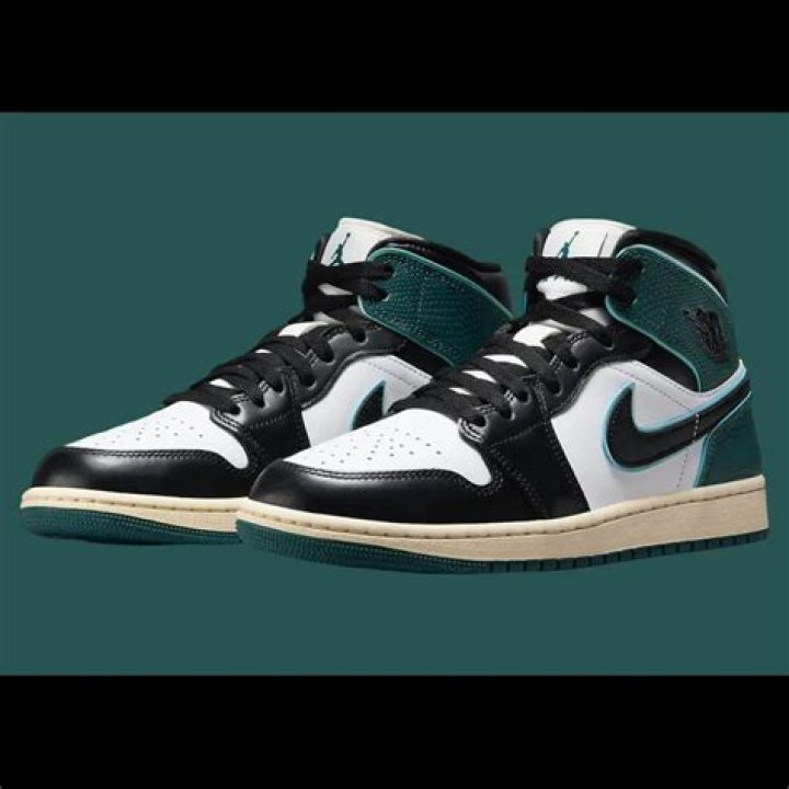Air Jordan 1 Mid “Oxidized Green” Officially Unveiled