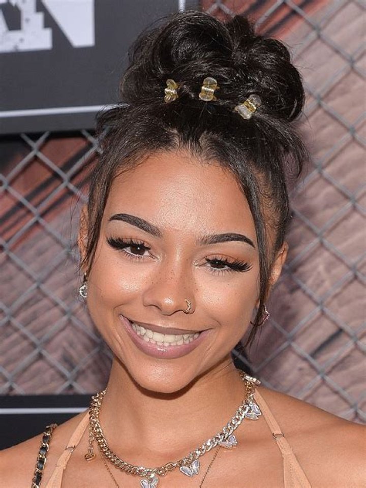 Alix Lapri (Pop Singer) - Age, Birthday, Bio, Facts, Family, Net Worth, Height & More
