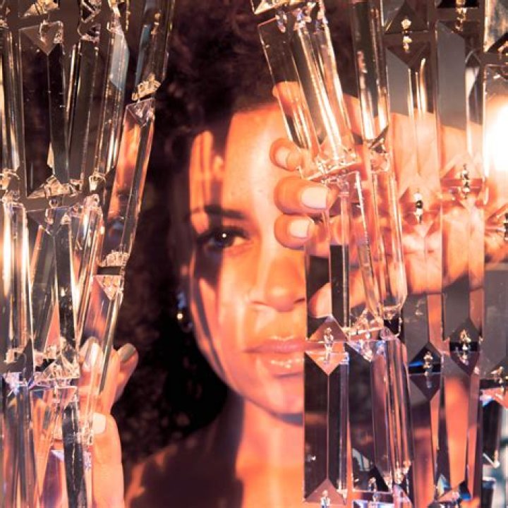 AlunaGeorge Delivers Dreamy R&B Vibes On The 