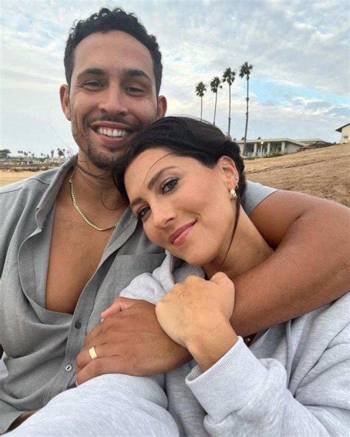 Are Bachelor Nation Stars Becca Kufrin and Thomas Jacobs Married? Baby, Relationship Updates