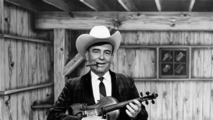 Bob Wills (Guitarist) - Age, Birthday, Bio, Facts, Family, Net Worth, Height & More