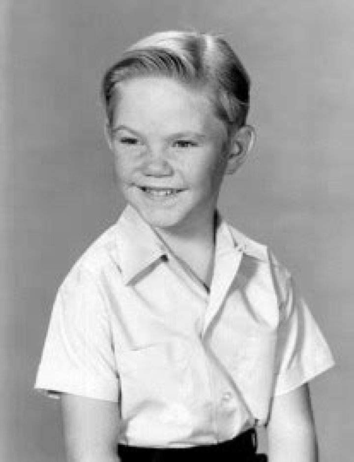Bobby Buntrock (TV Actor) - Age, Birthday, Bio, Facts, Family, Net Worth, Height & More