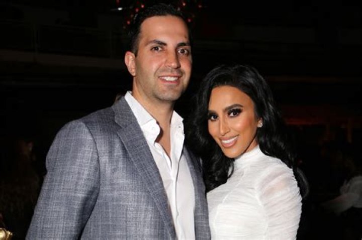 Dara Mir Age Wiki, Biography Height, Instagram, Lilly Ghalichi Husband