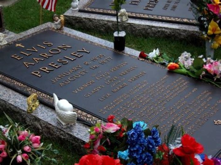 ¿Dónde está la tumba de Elvis Presley? – Celebrity.fm