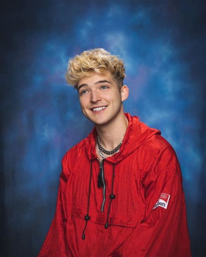 Eben Franckewitz (Pop Singer) - Age, Birthday, Bio, Facts, Family, Net Worth, Height & More