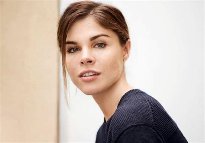 Emily Weiss Biography, Age, Height, Husband, Net Worth, Family