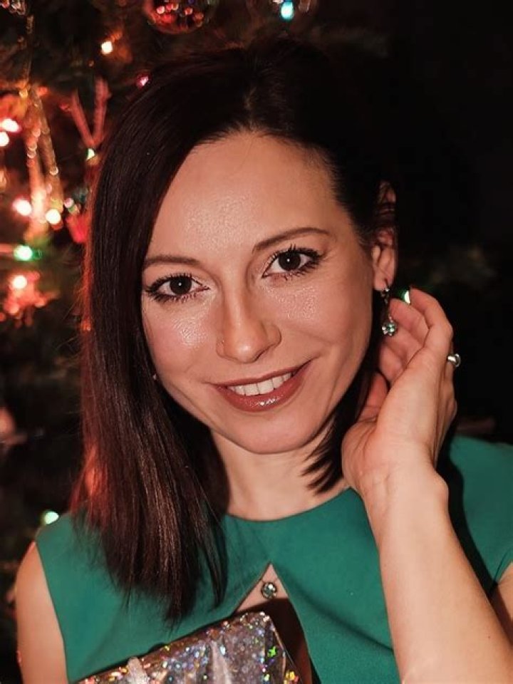 ¿Es Red Katarina Rostova? – Celebrity.fm