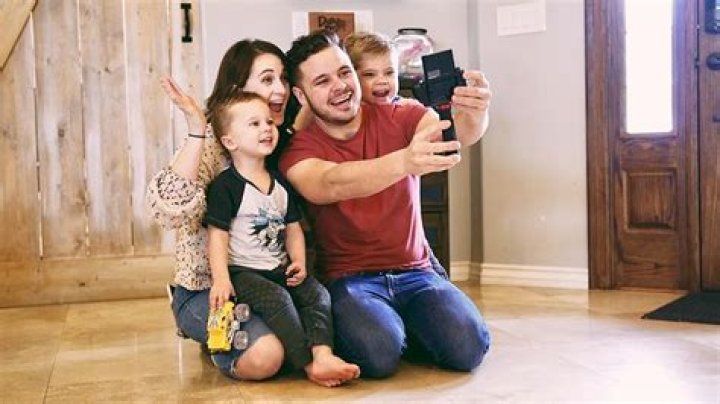 Finley Lanning (YouTube Star) - Age, Birthday, Bio, Facts, Family, Net Worth, Height & More