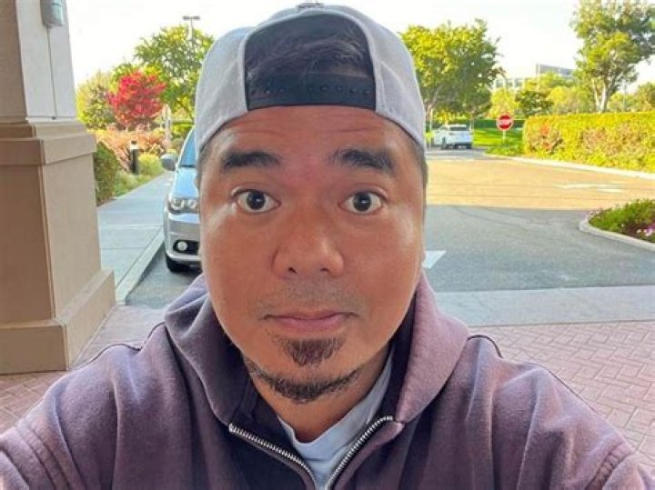 Gloc 9 (Rapper) - Age, Birthday, Bio, Facts, Family, Net Worth, Height & More