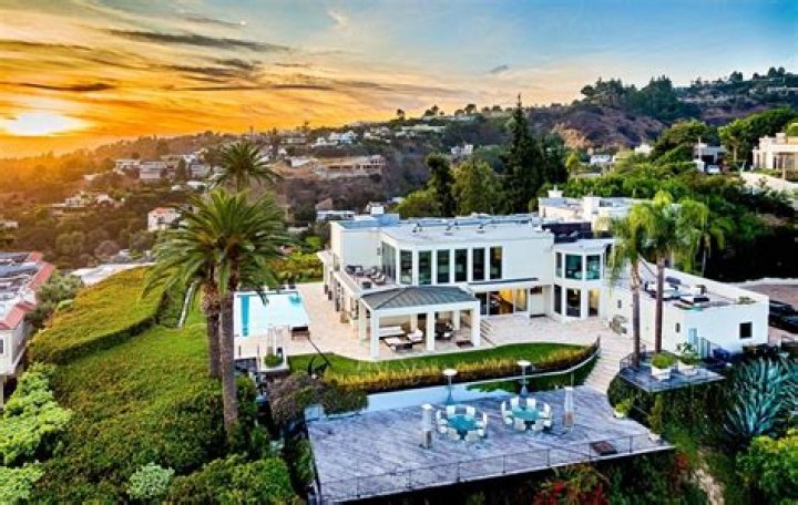 How much does it cost to live in Beverly Hills Hotel?
