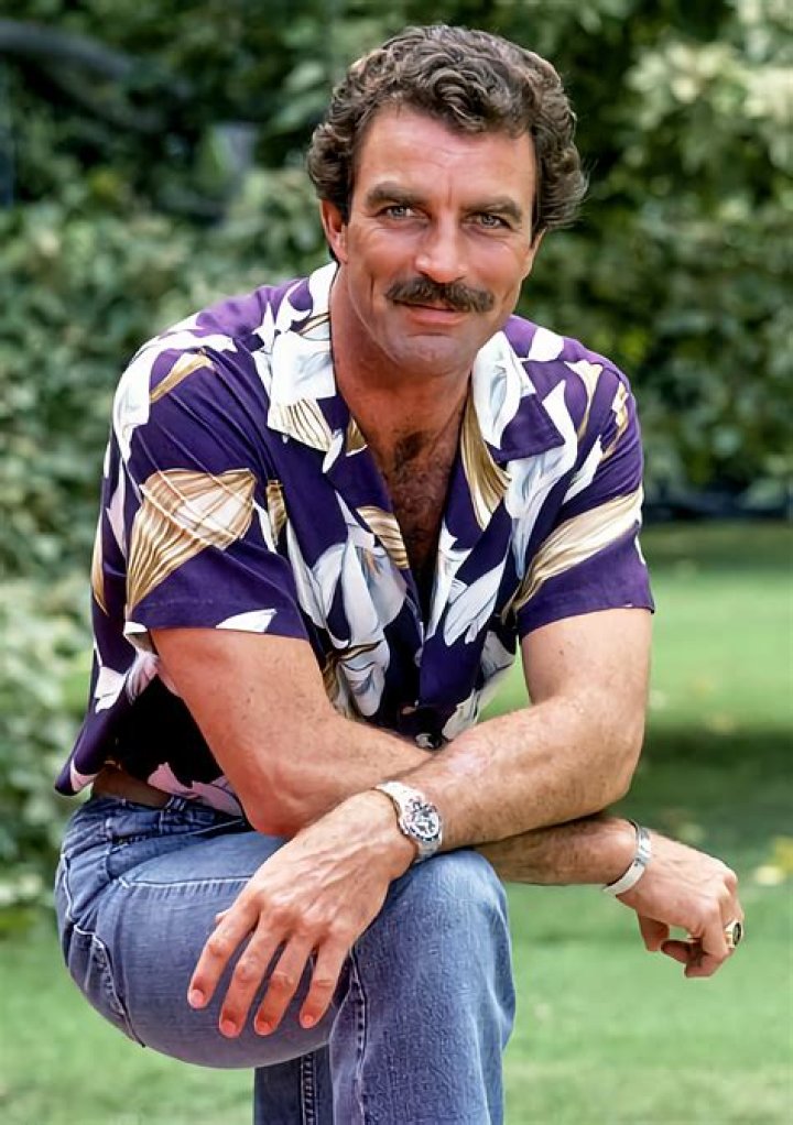How much does Tom Selleck get paid per episode for Blue Bloods?