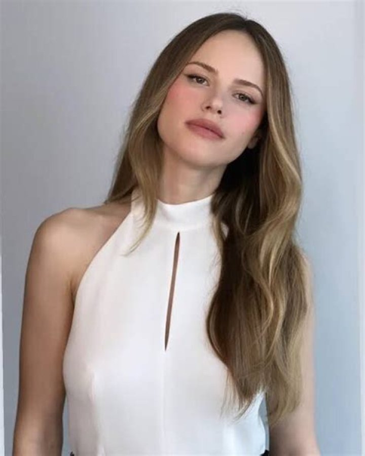 How tall is Halston Sage