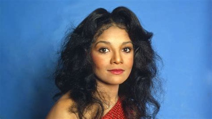 How tall is La Toya Jackson