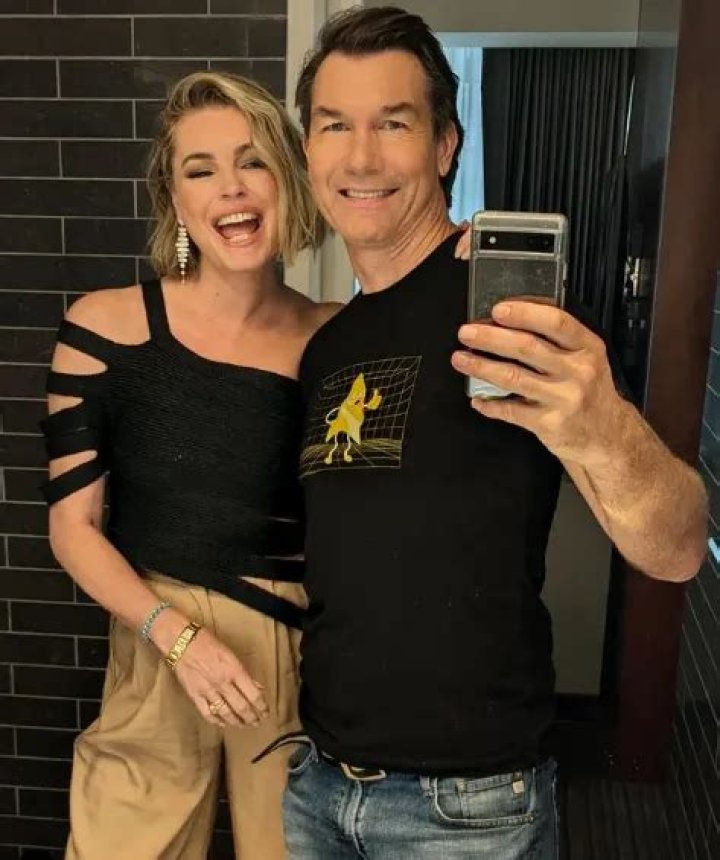 How tall is Rebecca Romijn