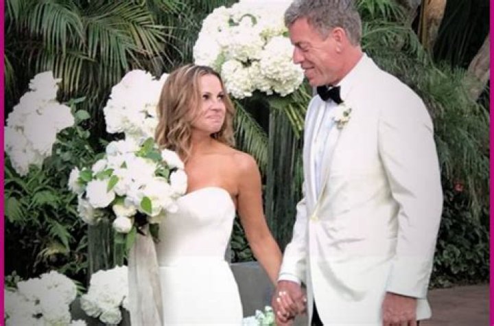 Is Troy Aikman still married to Catherine mooty?