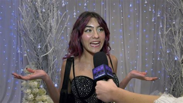 Jenny McBride (YouTube Star) - Age, Birthday, Bio, Facts, Family, Net Worth, Height & More