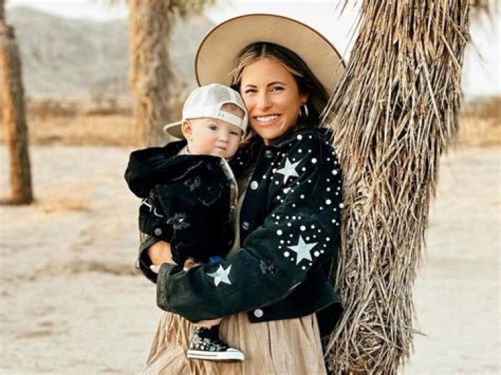 Krista Horton Parents: Age Wiki & Salary – Who Is The Bakersfield CA Blogger?