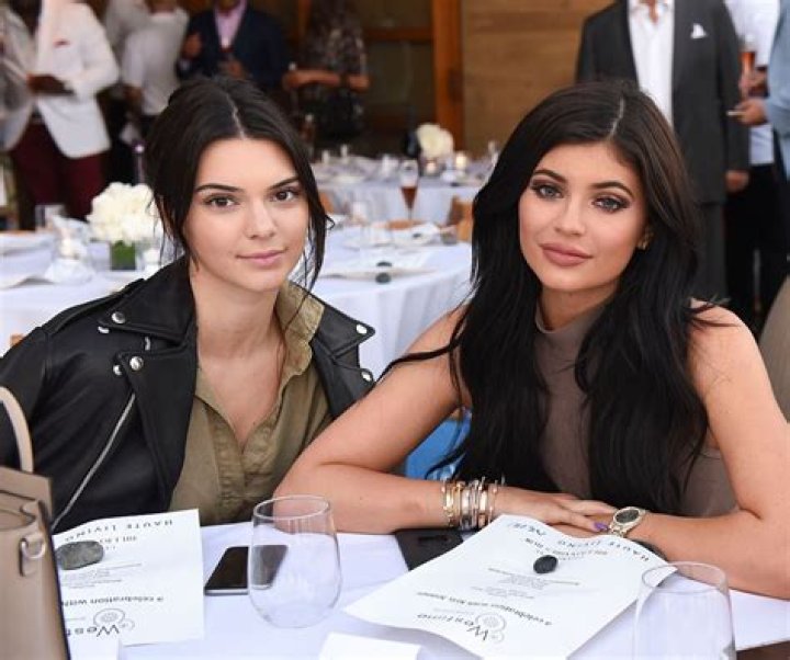 Kylie Jenner Shares a ‘Throwback’ Selfie With Sister Kendall and Her Reason Has Us LOL’ing