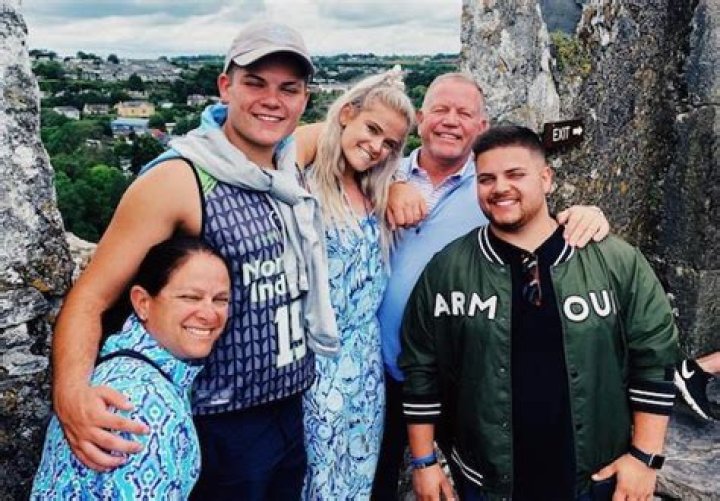 Landry JonesAge, Wiki, Biography, Wife, Children, Salary, Net Worth, Parents