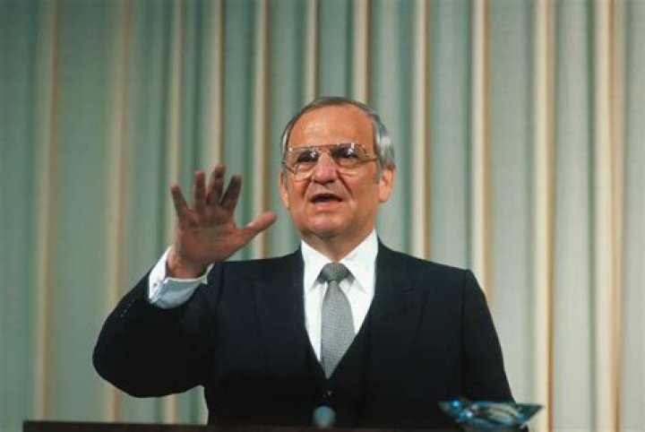 Lee Iacocca Net Worth, Income, Salary, Earnings, Biography