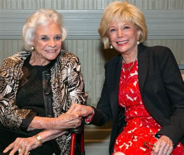 Lesley Stahl Biography, Age, Height, Husband, Net Worth, Family