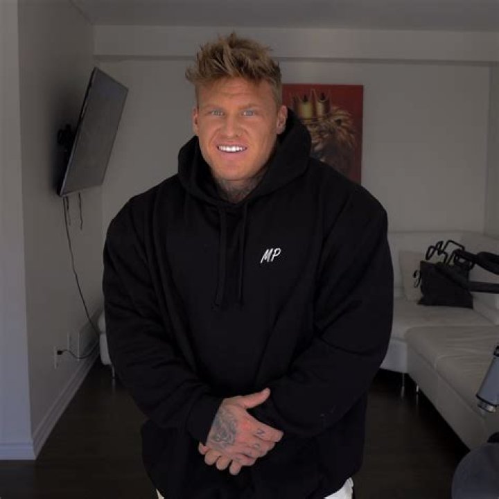 Mark Plummer (Bodybuilder) - Age, Birthday, Bio, Facts, Family, Net Worth, Height & More