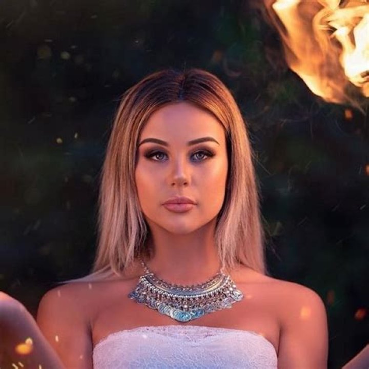 Mercedes Blanche (Model) - Age, Birthday, Bio, Facts, Family, Net Worth, Height & More