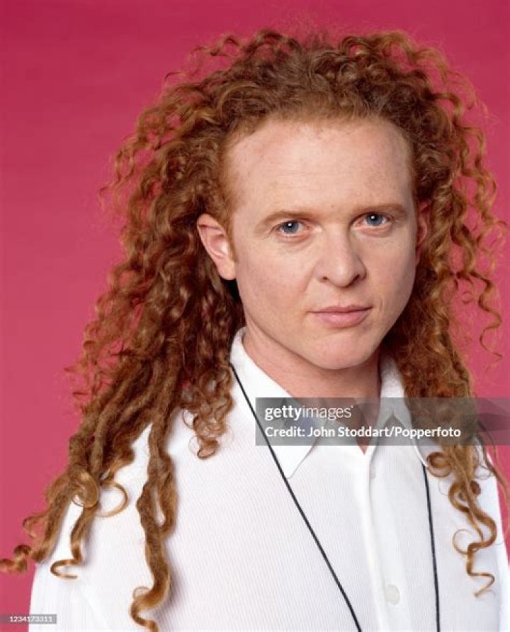Mick Hucknall (Pop Singer) - Age, Birthday, Bio, Facts, Family, Net Worth, Height & More