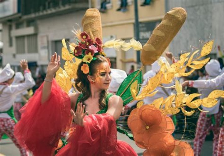¿Qué es una fiesta de fraternidad? – Celebrity.fm