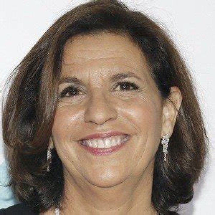 R.J. Palacio (Novelist) - Age, Birthday, Bio, Facts, Family, Net Worth, Height & More