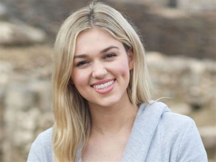 Sadie Robertson Biography, Age, Height, Husband, Net Worth, Family