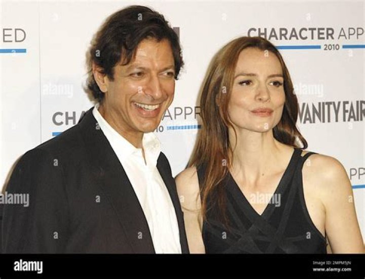 Saffron Burrows biografía, edad, altura, esposa, net worth, familia