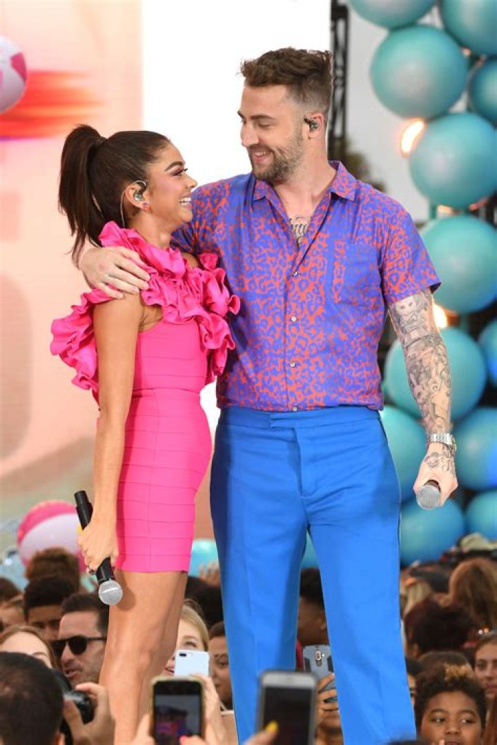 Sarah Hyland Receives Praise for Putting Her ‘KUPA’ on Display During Teen Choice Performance