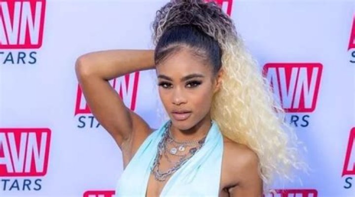 Scarlit Scandal (Other) - Age, Birthday, Bio, Facts, Family, Net Worth, Height & More