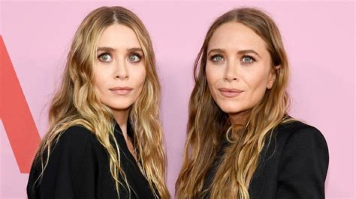 Unedited Photos of the Olsen Twins Successfully Emoting, Good for Them