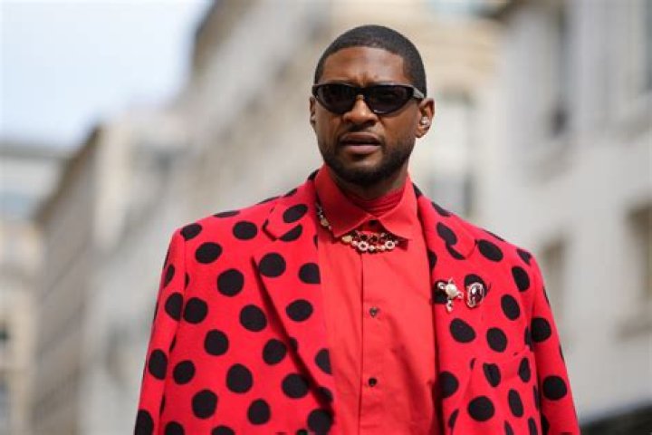 Usher's Kilt For Louis Vuitton's Paris Fashion Week Show Stunned The Red Carpet