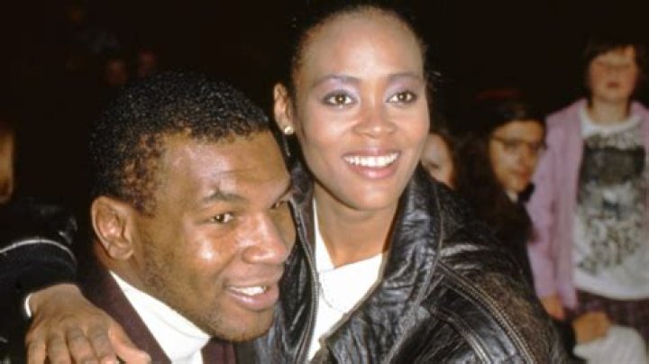 What did Robin Givens do to Mike Tyson?