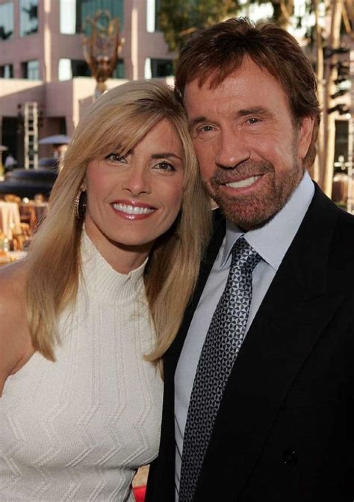 What’s the age difference between Chuck Norris and his wife?