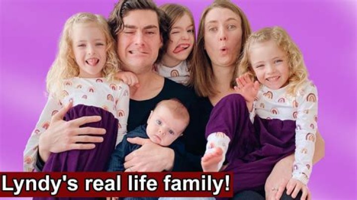 Who are the Spencer twins parents?
